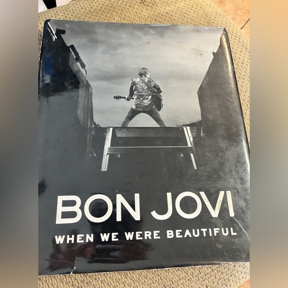 Hardcover Bon Jovi Book! ❄️ 3 for $20 - Picture 1 of 4